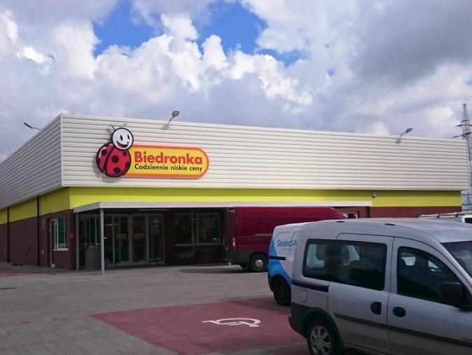 Retkinia, Łódź - budynek biedronki